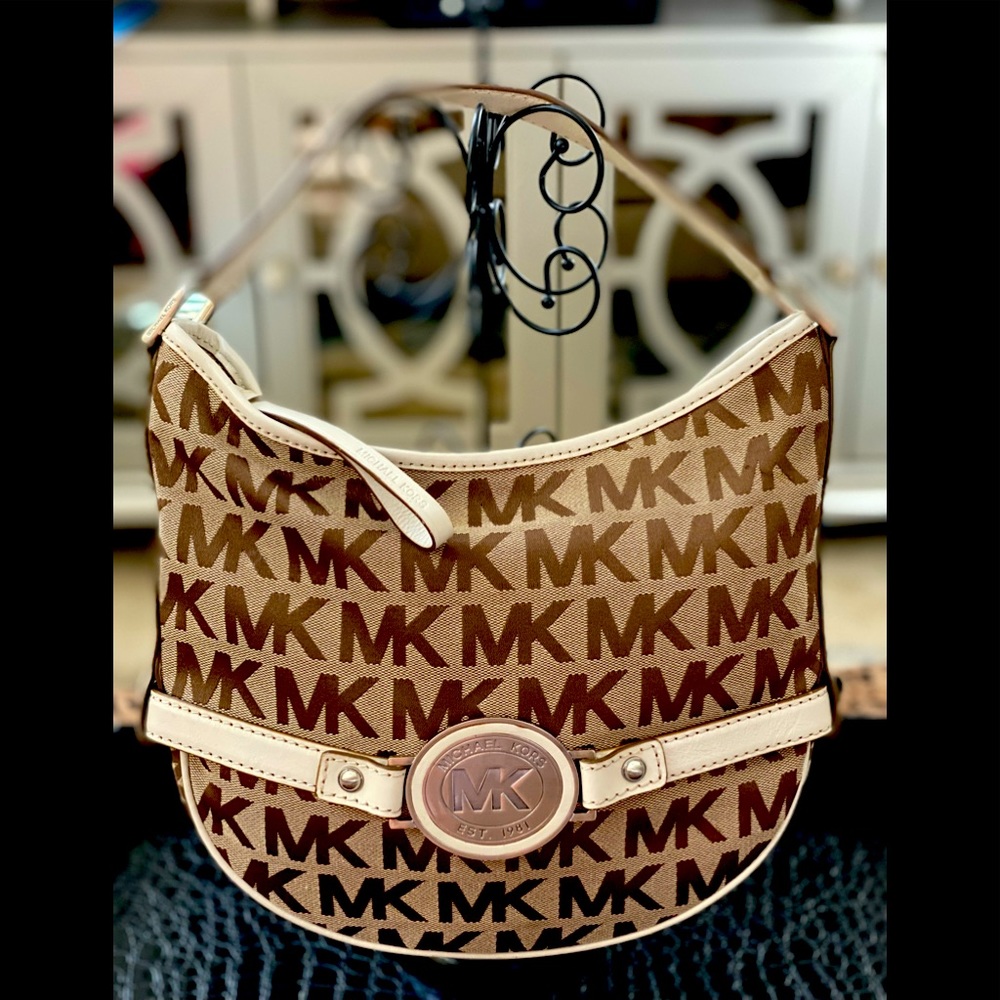 Michael Kors Signature Medium Hobo Bag